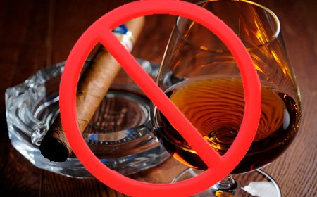 Значок запрета стоит на алкоголе и сигаретах